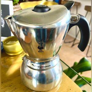 Bialetti Mukka Express cappuccino maker.